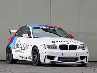 «Расточенный» пейс-кар BMW 1 серии отправили на городские улицы